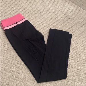 Lululemon tapered leg yoga pants with pink detail